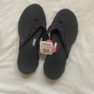 Womens Skechers size 10 Sandals